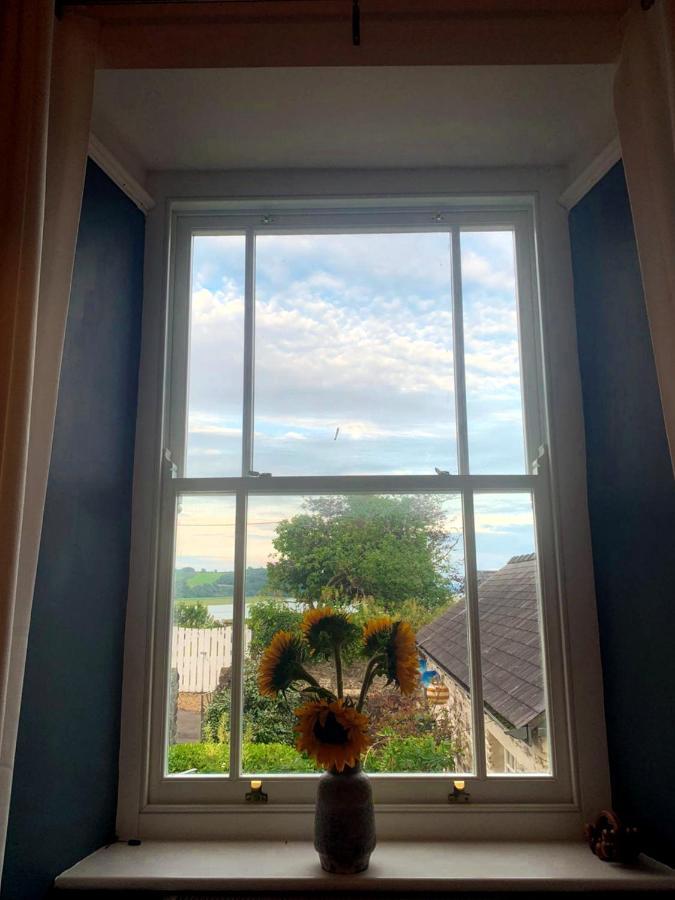 Dylan Thomas Sea View Bed and Breakfast Laugharne Eksteriør billede